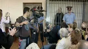 Chodorkovskij zůstal za mřížemi i během soudního jednání
