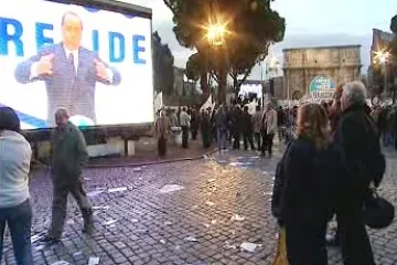 Italové volí premiéra, možná jím už potřetí bude Berlusconi