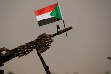 Na západě Súdánu se našlo v hromadném hrobě nejméně 87 těl, uvádí OSN