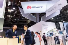 Spojené státy přestaly vydávat povolení na prodej technologií firmě Huawei, píší Financial Times