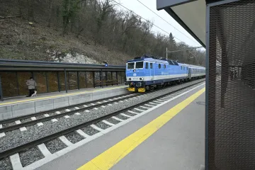 Trať mezi Berounem a Karlštejnem se dočkala modernizace