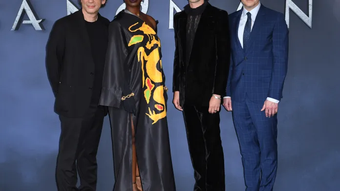 Premiéra seriálu Sandman v Londýně: autor předlohy Neil Gaiman, herci Vivienne Acheampongová a Tom Sturridge a showrunner Allan Heinberg