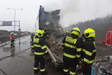 Tragická srážka a požár kamionů zablokovaly Pražský okruh, kolona postávala již od dálnice D1
