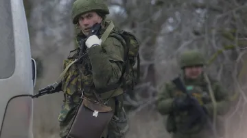 Neznámý uniformovaný ozbrojenec v Sevastopolu