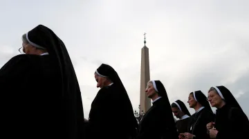 Lidé ve Vatikánu se loučí a vzpomínají na papeže Františka