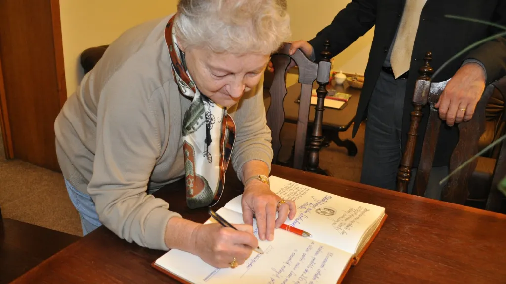 Na lounské radnici přivítali paní Stanislavu Novákovou