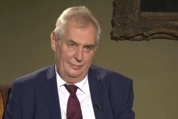 Herman by měl podle Zemana odejít z vlády, poškodil prý české zájmy 
