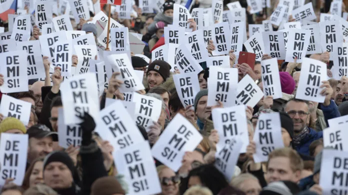 Demonstrace proti premiérovi Andreji Babišovi 17. listopadu 2018 na Staroměstském náměstí v Praze