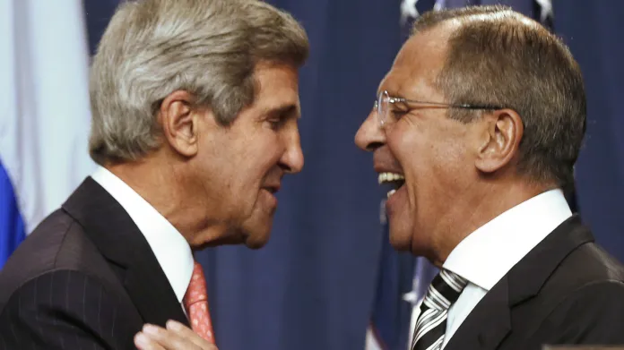 Úspěch. Kerry a Lavrov v Ženevě dospěli k dohodě o syrských chemických zbraních