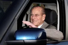 Britský princ Philip se po nehodě vzdá řidičského průkazu. Za volantem seděl do 97 let