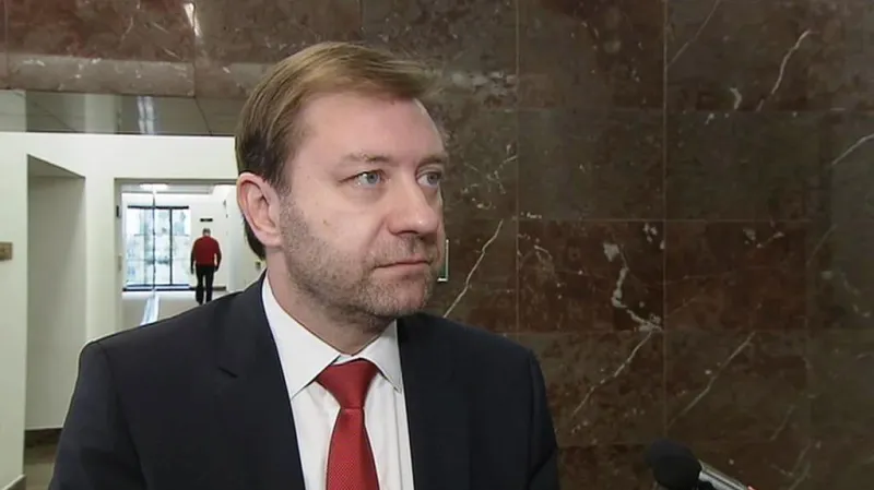 Devadesátka ČT24: Vláda mandát dokončí, říkají koaliční poslanci