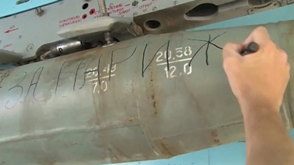 "Za Paříž", hlásí nápis na ruské bombě pro Islámský stát