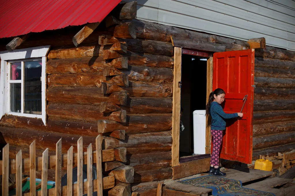 Podle antropologů žije v mongolských stepích posledních asi čtyřicet rodin (údaj z roku 2016). Mnoho z nich ale tráví část roku v pronajatých domech, aby děti mohly navštěvovat školu.