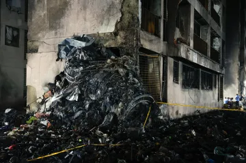 Pád letadla v Indii si vyžádal stovky mrtvých, jeden z cestujících přežil