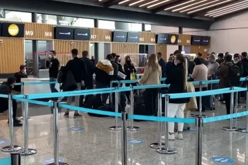 Desítky migrantů se až na letišti dozvěděly, že do Běloruska neodcestují. Istanbul klade první překážky