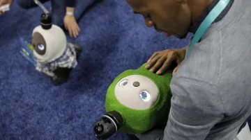 Mazlicí roboti Lovoti mají reagovat na nálady, přinášet radost a hřát u srdce