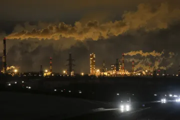 V jedné z největších ruských rafinérií vypukl požár, píše Ukrajinska pravda