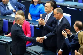 Spolkový sněm zvolil Merze kancléřem, ale až na druhý pokus