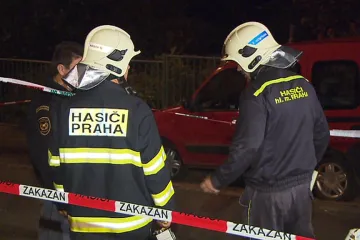 Požár u Staroměstského náměstí likvidovaly tři desítky hasičů