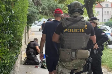 Policie zadržela hledaného ozbrojeného muže v pražských Strašnicích