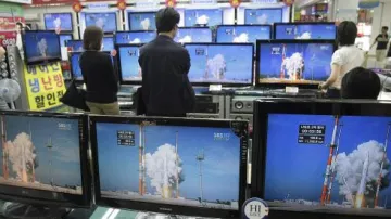 Jihokorejci sledují start rakety