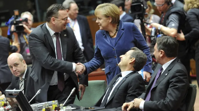 Petr Nečas, Angela Merkelová a Nicolas Sarkozy na summitu EU