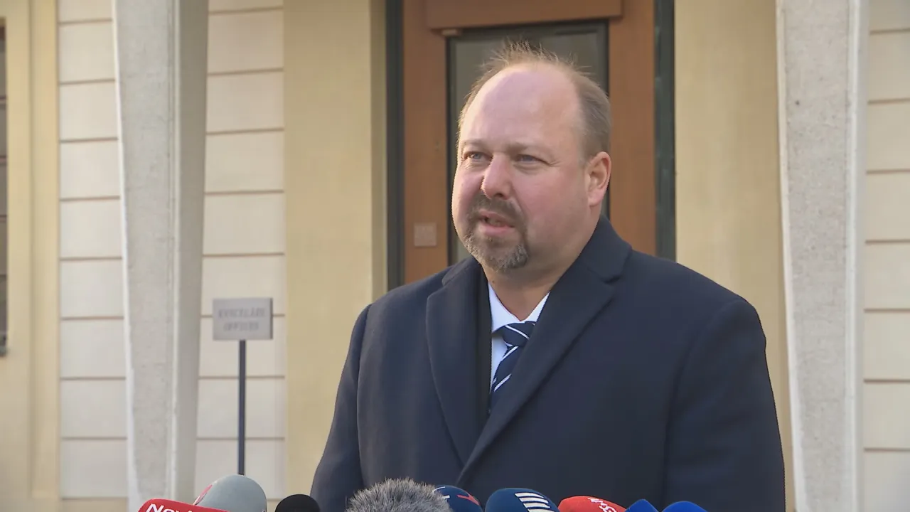 Ministr zažaloval soudkyni, která svěřila dítě nebezpečnému otci. Ten ho zabil