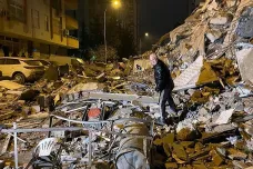 Zemětřesení zabilo v Turecku a Sýrii tisíce lidí