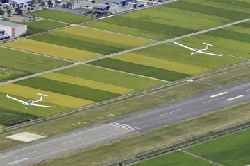 Mobily, elektroauta a teď i kluzáky. Za loňským požárem dvou českých větroňů byl zkrat baterie