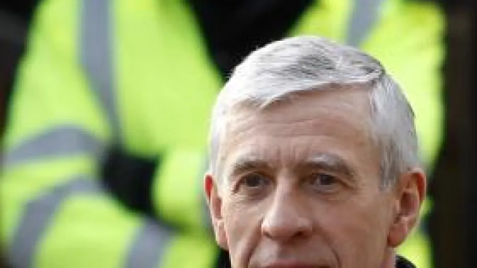 Bývalý britský ministr zahraničí Jack Straw před vystoupením před výborem vyšetřujícím okolnosti irácké války