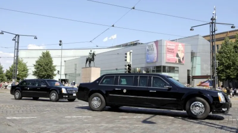 Trump míří ve své limuzíně "The Beast" do prezidentského paláce,  Autor: Seppo Samuli,  Zdroj: Reuters