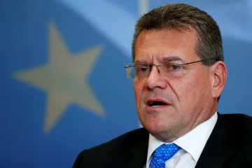 Slovenský předvolební průzkum: Vede Šefčovič, právnička Čaputová se dotahuje na Mistríka