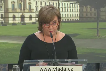 Vláda schválila miliardu pro podnikatele v kultuře, daňový balíček i stravenkový paušál