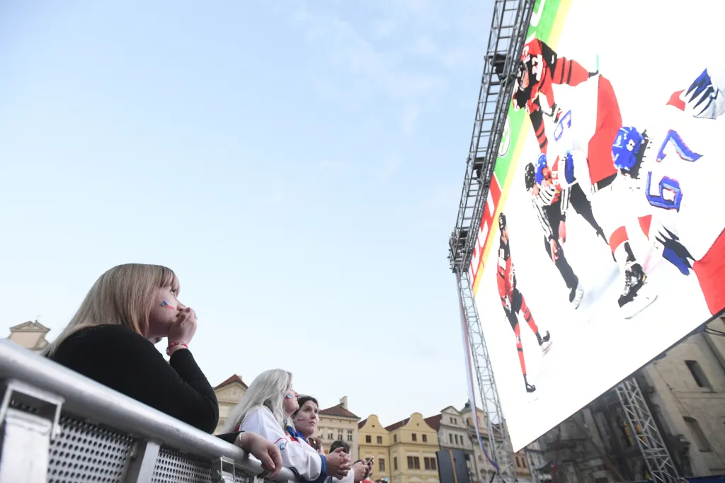 Fanoušci hokeje sledují boje o medaile i na Staroměstském náměstí v Praze