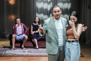 Na jevišti Národního divadla Brno řeší, co s obrazem namalovaným Hitlerem