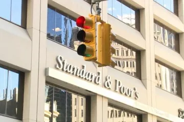 S&P hrozí dalším snížením ratingu USA