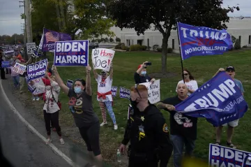 Nicnedělající Trump versus pekingský Biden. Ostrá americká kampaň vrcholí
