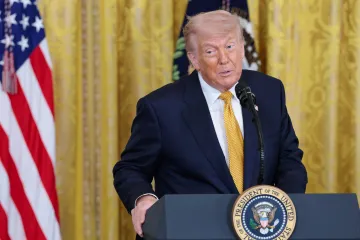 Trump tlačí EU ke schválení obchodní dohody, vyhrožuje vyššími cly
