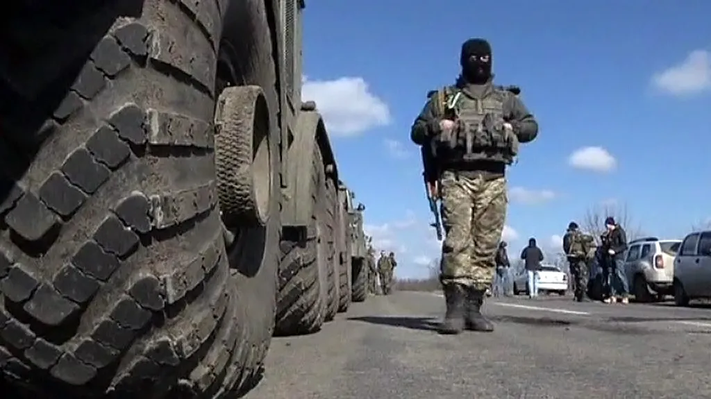 Stahování těžkých zbraní z ukrajinské bojové linie