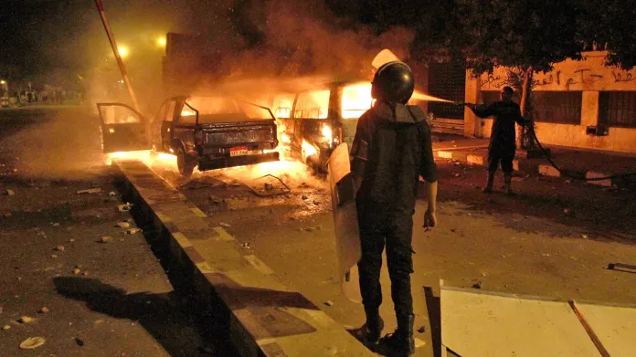 Noční nepokoje před americkou ambasádou v Káhiře