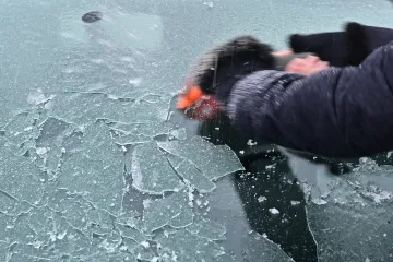 Silná ledovka komplikuje dopravu