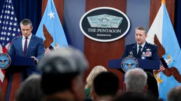 Brífink ministra obrany USA k útokům v Íránu