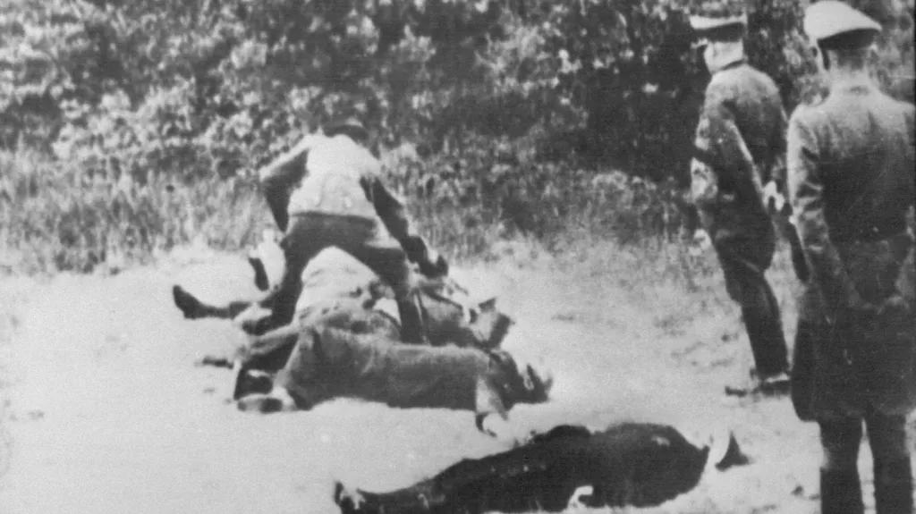 Gestapo popravuje