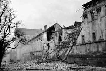 PODÍVEJTE SE: Jak vypadala Praha po bombardování v únoru 1945