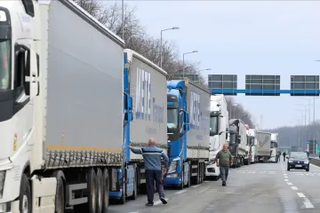 Na D1 stojí kolona kamionů dlouhá přes padesát kilometrů