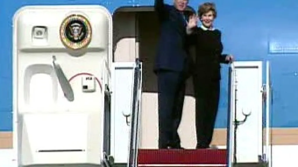 George Bush s manželkou