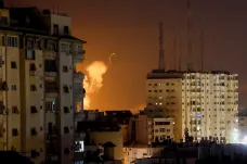 Izrael po náletech v Pásmu Gazy zaútočil i na libanonském území. Reagoval na raketové útoky
