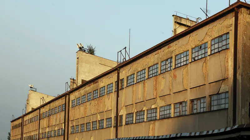 Budovy nákladového nádraží byly postaveny v letech 1931 - 1936 na návrh ing. Karla Caivase a ing. arch. Vladimíra Weisse.