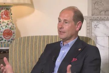 Netušíme, jaký svět bude. Potřebujeme flexibilní mladé lidi, řekl ČT britský princ Edward