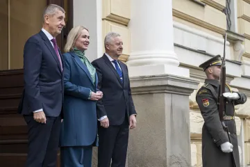 Babiš uvádí ministry do úřadů